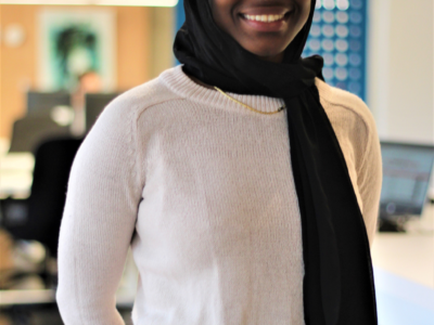 Photo portrait de Dieynaba Dieng, analyste financière au Fonds d'emprunt Québec